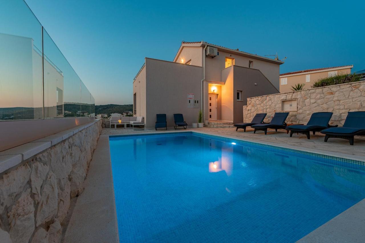 Villa Mona Apartments Ражань Экстерьер фото